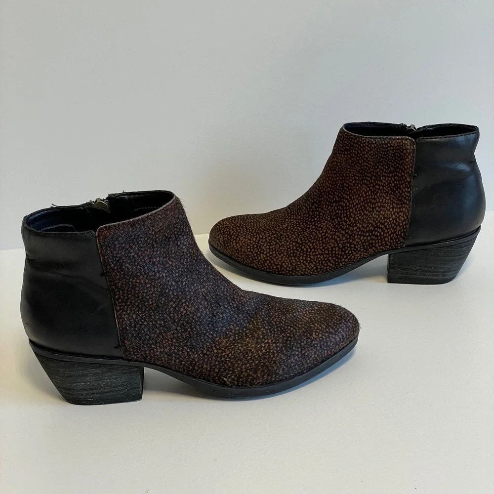Clarks Women's Black Brown Animal Print‎ Leather Fur Ankle Booties Size 7